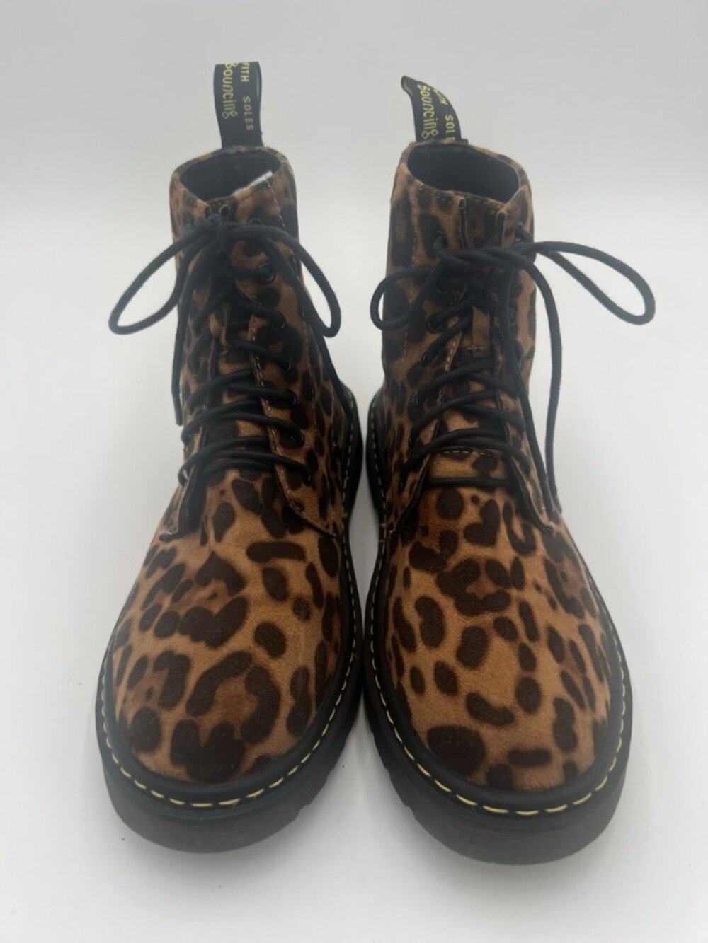 Dr. Martens Leopard Print Suede 7 Eye Lace Up Boots Women’s Size 7 AirWair - Picture 3 of 13